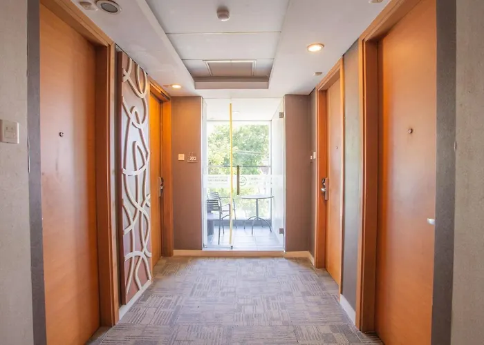 Life Hotel Mayjend Sungkono Surabaya